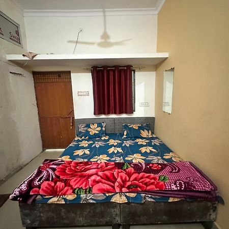 Khatu Shyam Guest House Ayodhya Kültér fotó